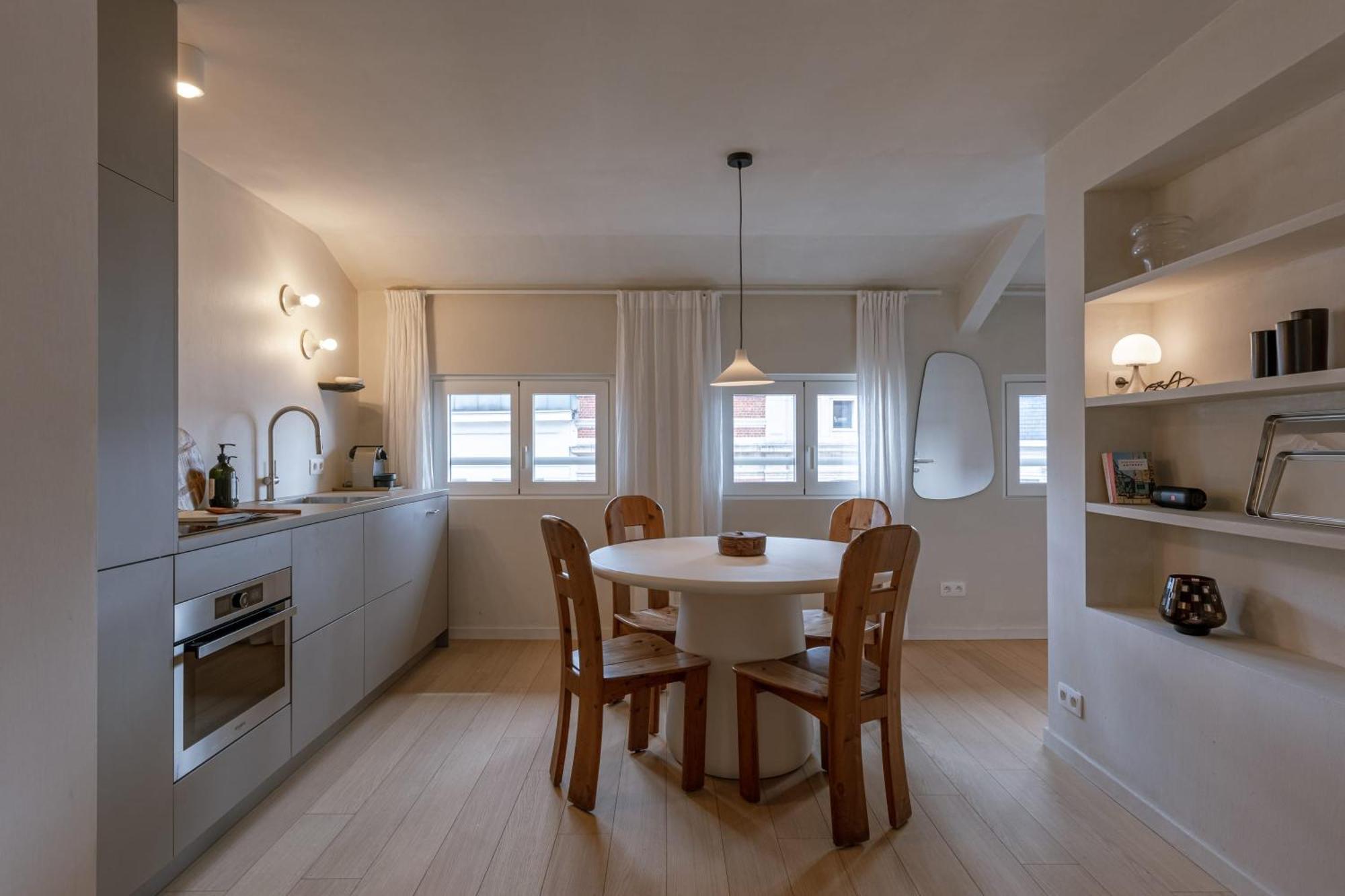 Huswell - Urban Getaway For Two In The Heart Of