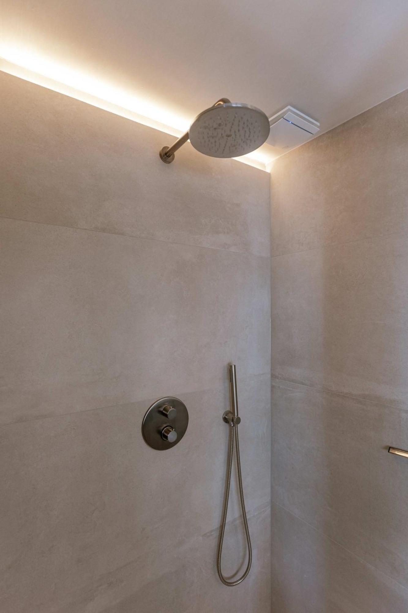 Huswell - Urban Getaway For Two In The Heart Of